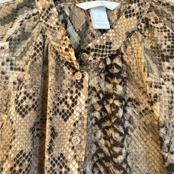 H&M Snakeprint Long Sleeve Button Down Blouse (Size 4) - Picture 6 of 9
